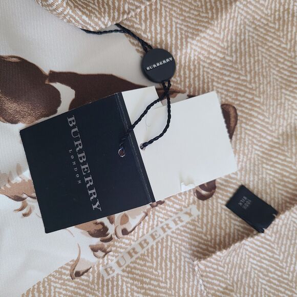 Burberry Womens 100% Silk DOGS Motif Square Scarf camel 26.5"x 26.5" NEW - Picture 8 of 11